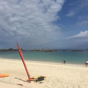 https://maison-nichee-dans-un-ecrin-de-verdure-a-1500m-de-la-plage.inbrittany.com
