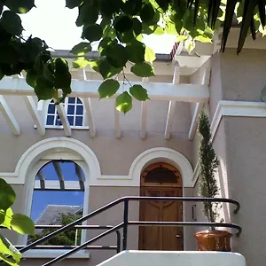 https://appartement-villa-les-tilleuls.midi-pyreneeshotels.com
